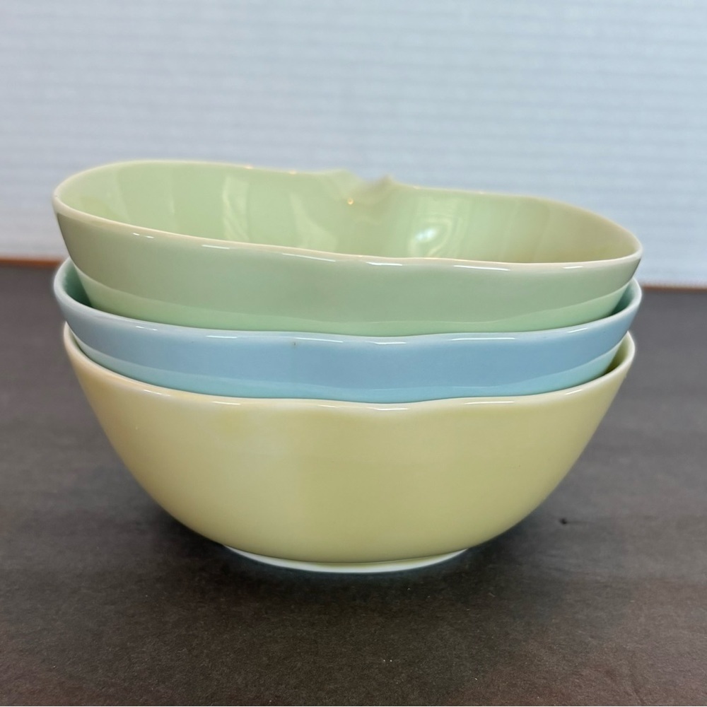 Horchow Apple Shaped Bowls  Japan 5” Set of 3 Vintage Green, Yellow, Blue Pastel - Picture 7 of 7